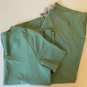 XL/Petite Jade Figs Scrubs- good condition